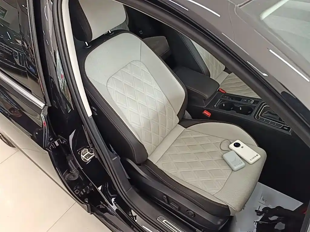 Volkswagen Magotan 2023 Model 2 Million Commemorative Edition 330TSI DSG Luxury фото 25