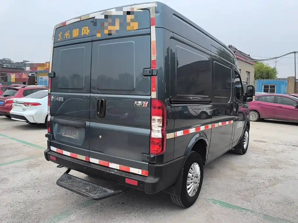 Dongfeng Yufeng Yufeng 2024 2023 V9+ 2.3T Manual FWD Van Short Wheelbase Medium Roof 3 Seater