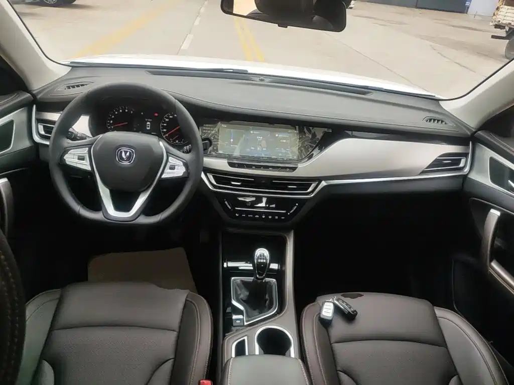 Changan CS35 PLUS 2018 2018 1.6L Manual Cool Connect China V