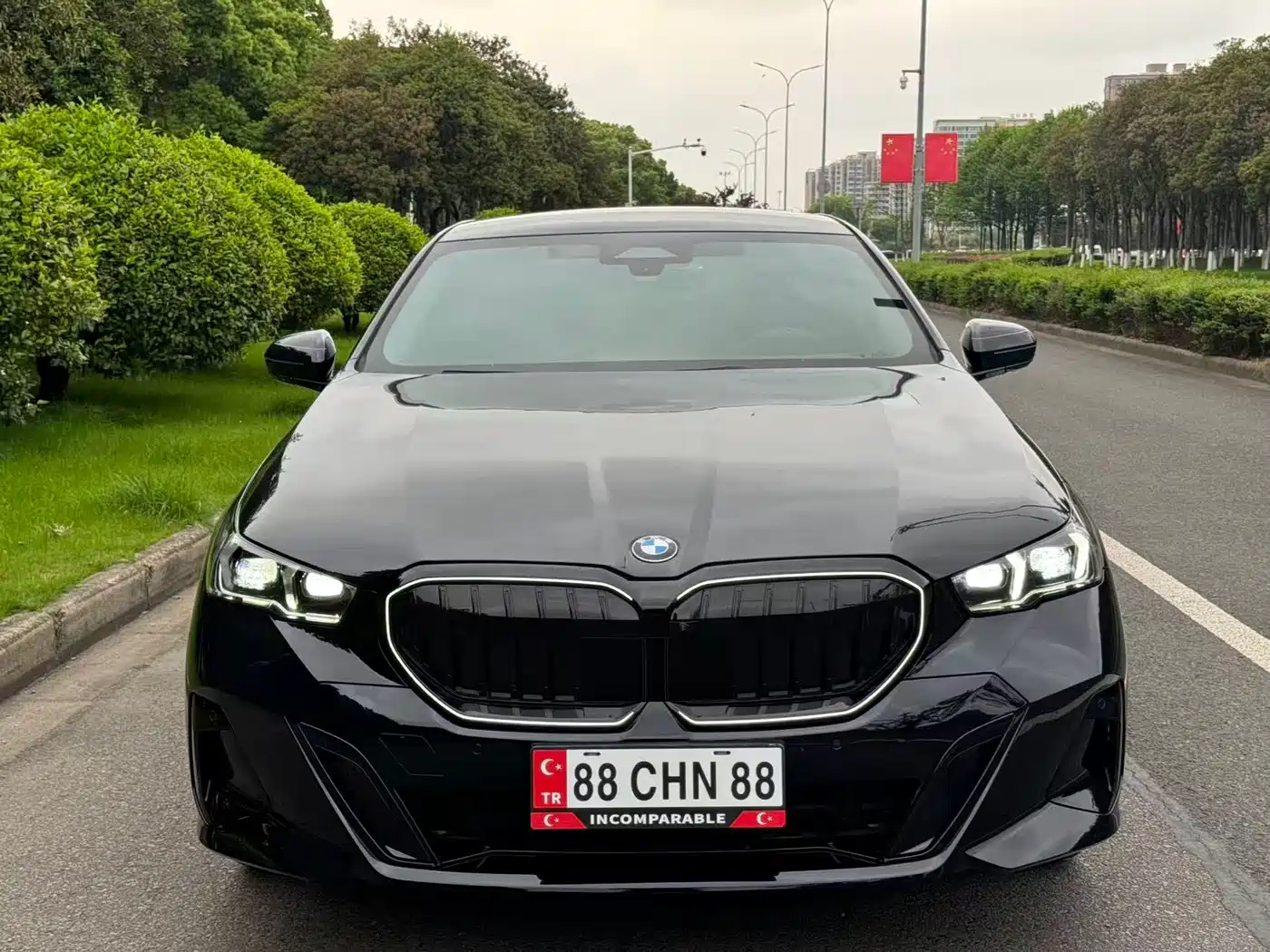 BMW 5 Series 2025 530Li Leading M Sport Package фото 2