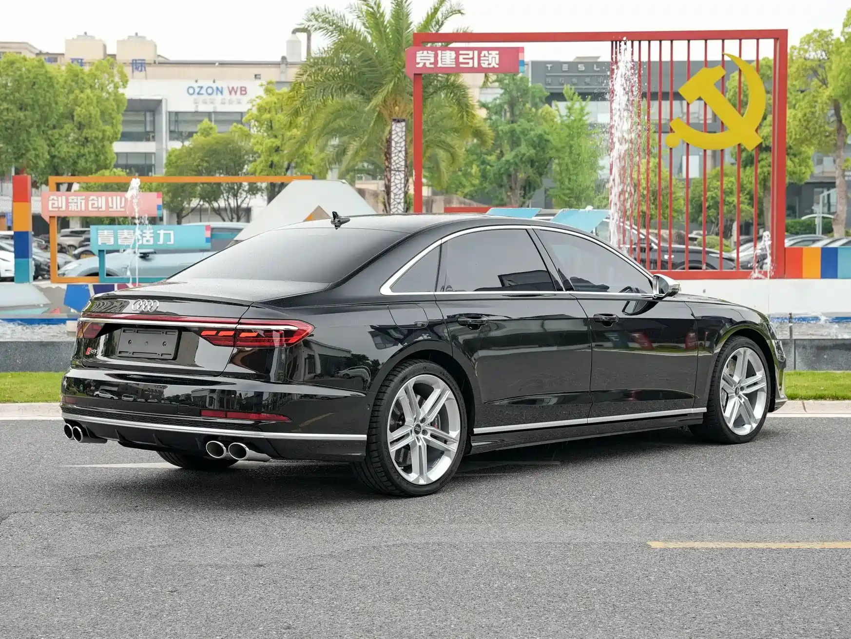 Фото 5 - Audi S8