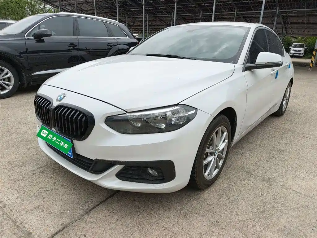 BMW 1 Series 2017 118i Fashion фото 2