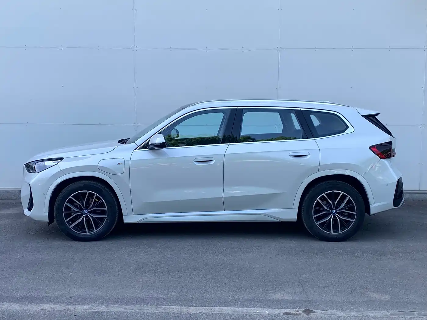 BMW iX1 2025 eDrive25L M Sport Package фото 8