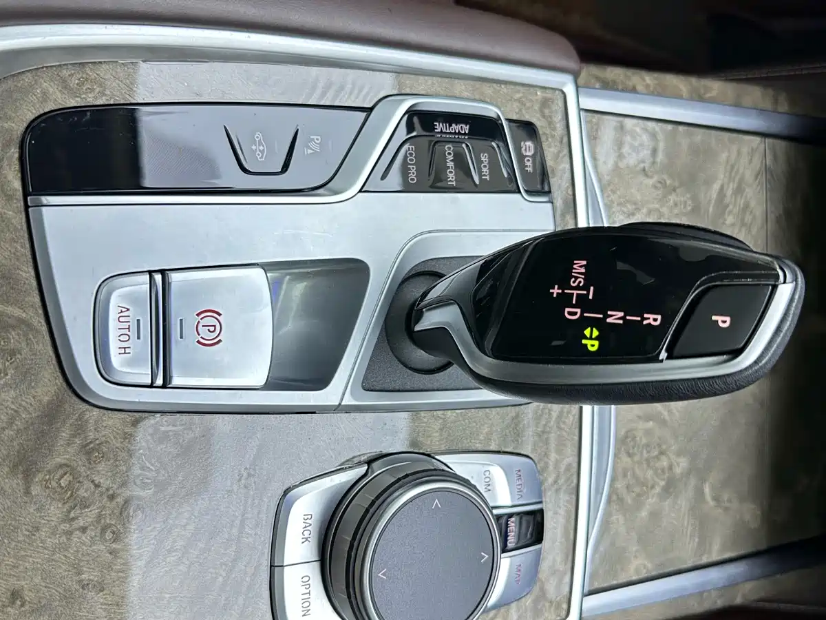 BMW 7 Series 2021 Model 740Li Leading M Sport Package фото 10