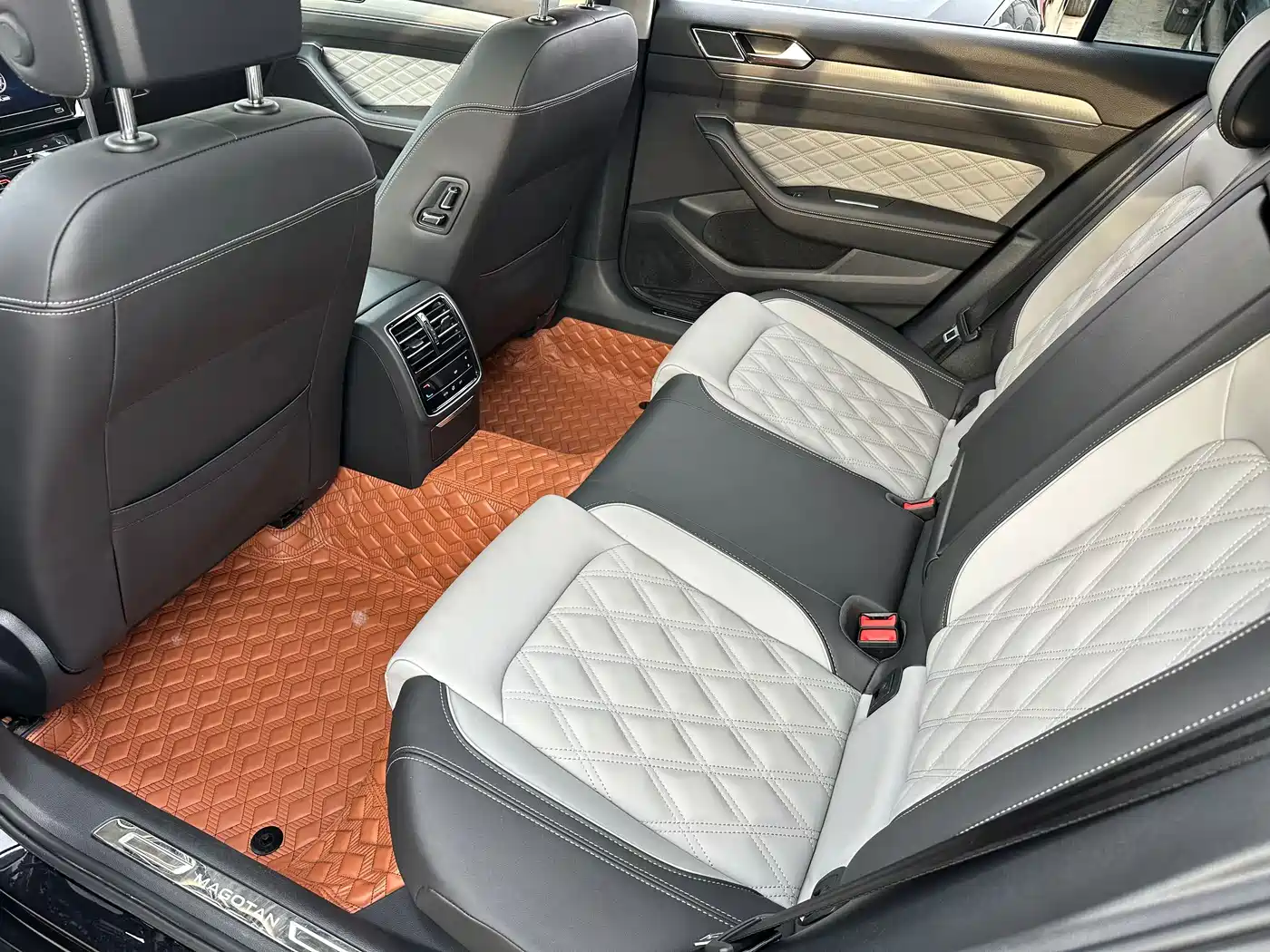 Volkswagen Magotan 2023 2 Million Units Anniversary Edition 330TSI DSG Leading Type фото 8