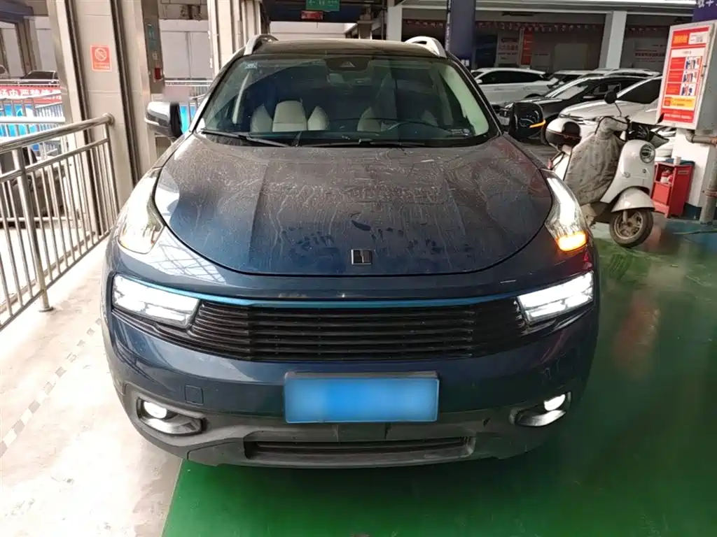 Lynk & Co 01 2017 2.0T 2WD Pro Shine Edition фото 3