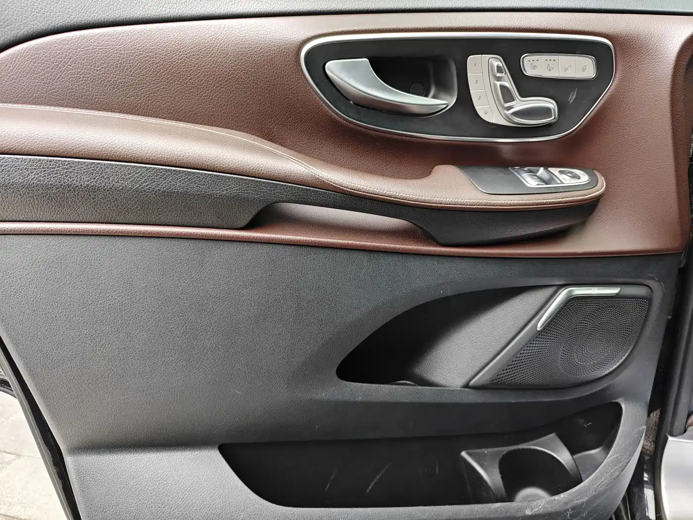 Mercedes-Benz V-Class 2021 V 260 L Long Wheelbase Luxury Edition фото 11