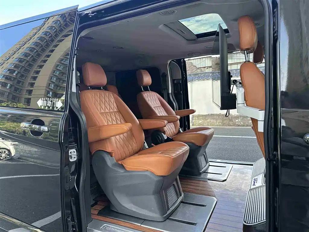 FORD TOURUIOU