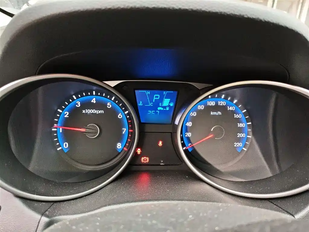 Hyundai Beijing Hyundai ix35 2015 2.0L Automatic 2WD Smart Type China IV фото 4