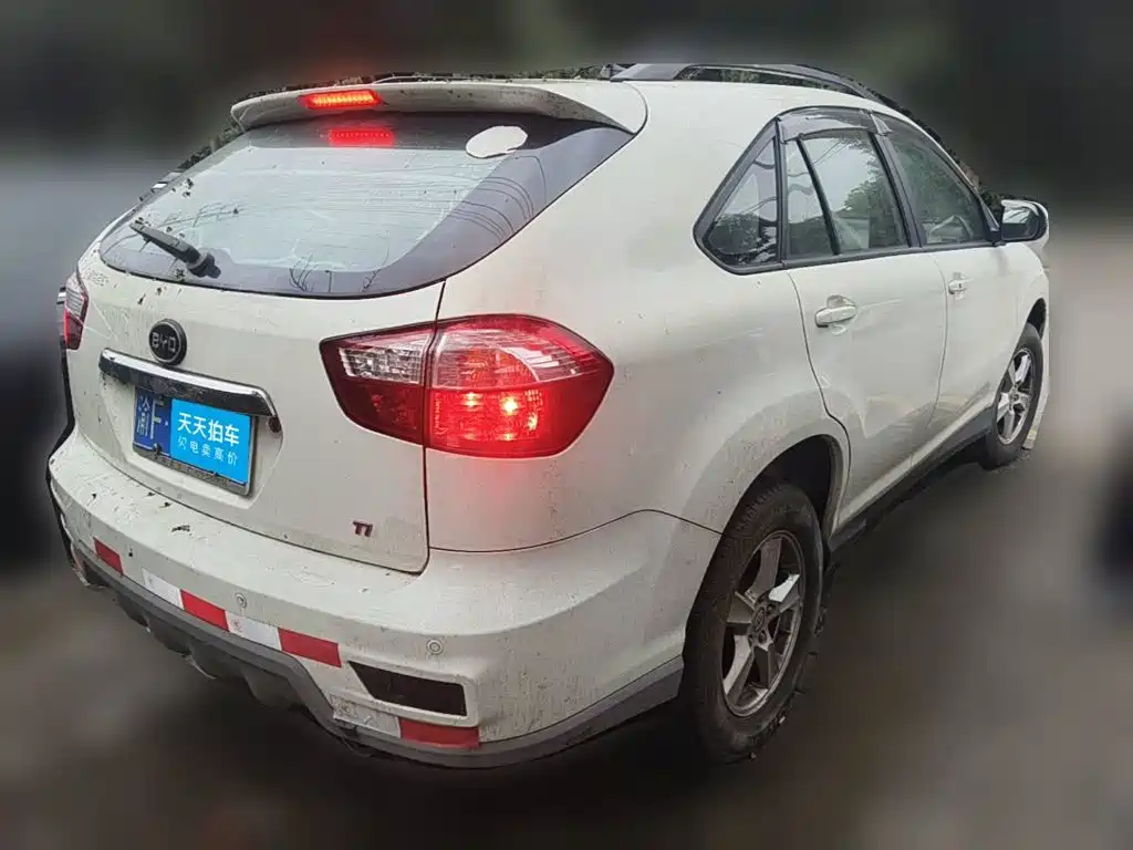 Фото 2 - BYD S6