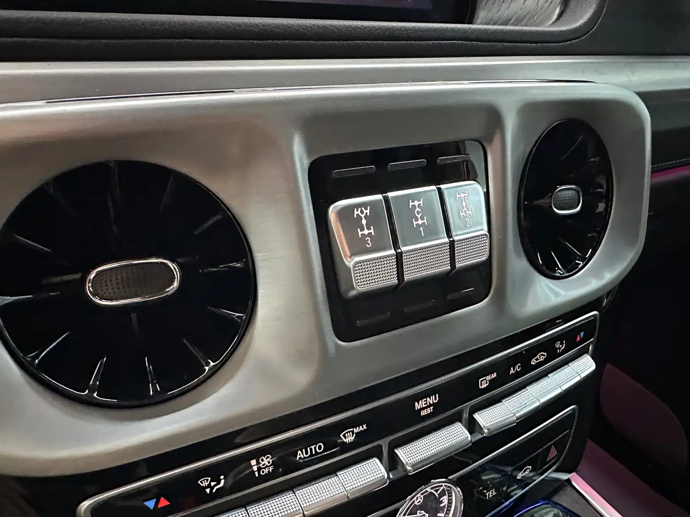 Mercedes-Benz G-Class 2024 G 350 фото 12
