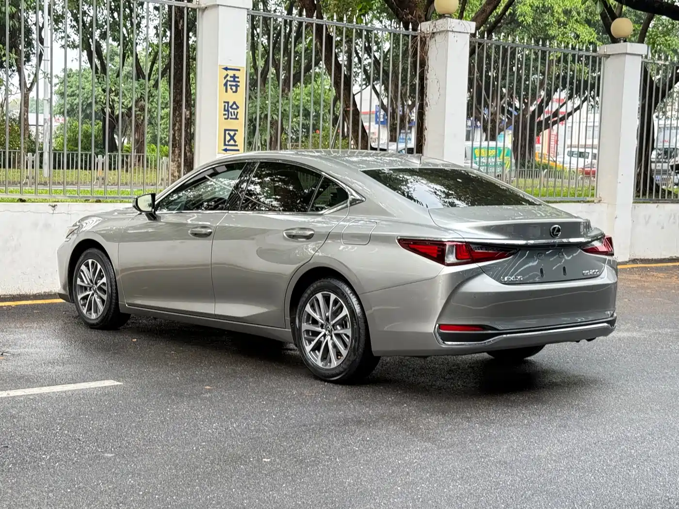Lexus ES 2021 200 Excellence Edition фото 4