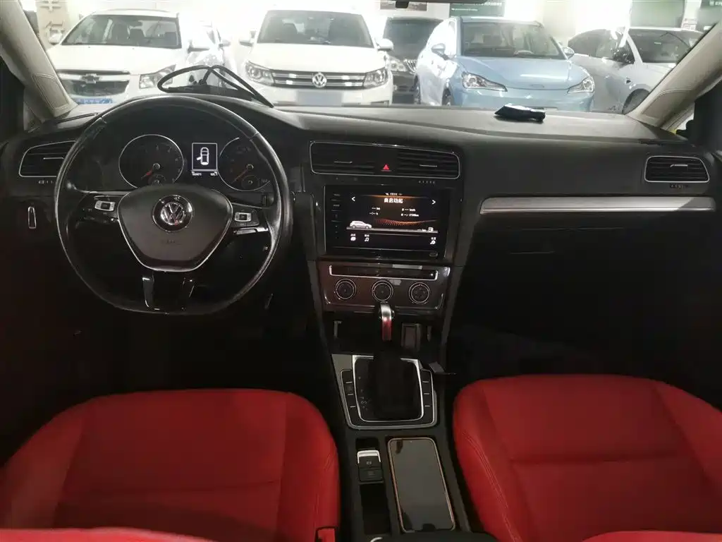 Volkswagen Golf 2020 200TSI DSG Comfort Progressive Edition фото 10