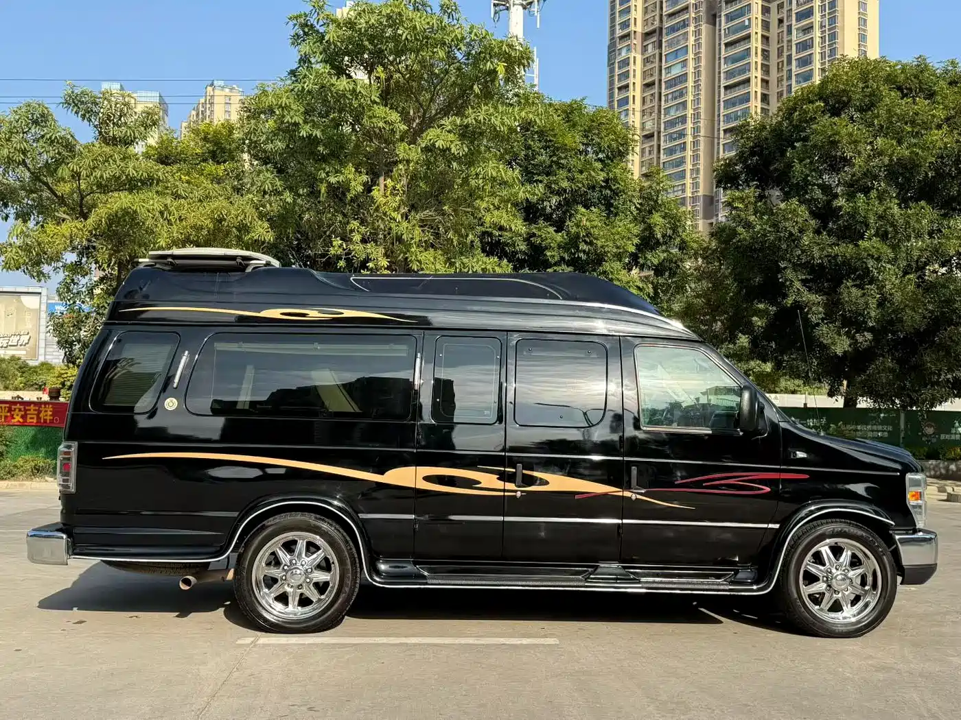 Ford E350 2011 5.4L Standard Yacht Edition фото 7
