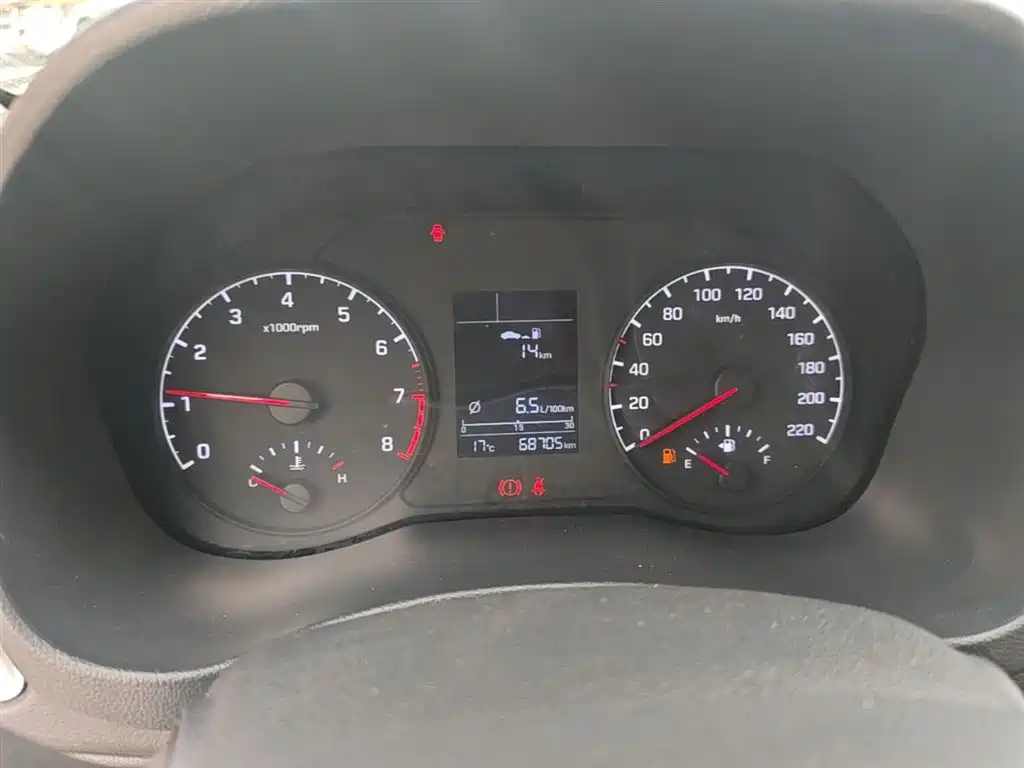 Hyundai Verna RV 2017 1.4L Manual Cool Edition GLS China V фото 8