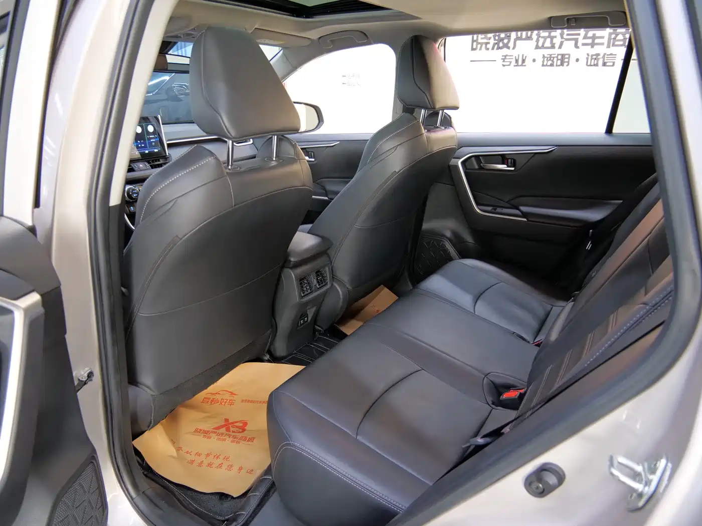 Toyota Wildlander 2020 2.0L CVT 2WD Luxury Edition фото 8