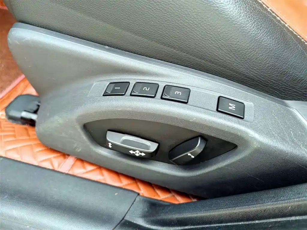 Фото 16 - Volvo V60