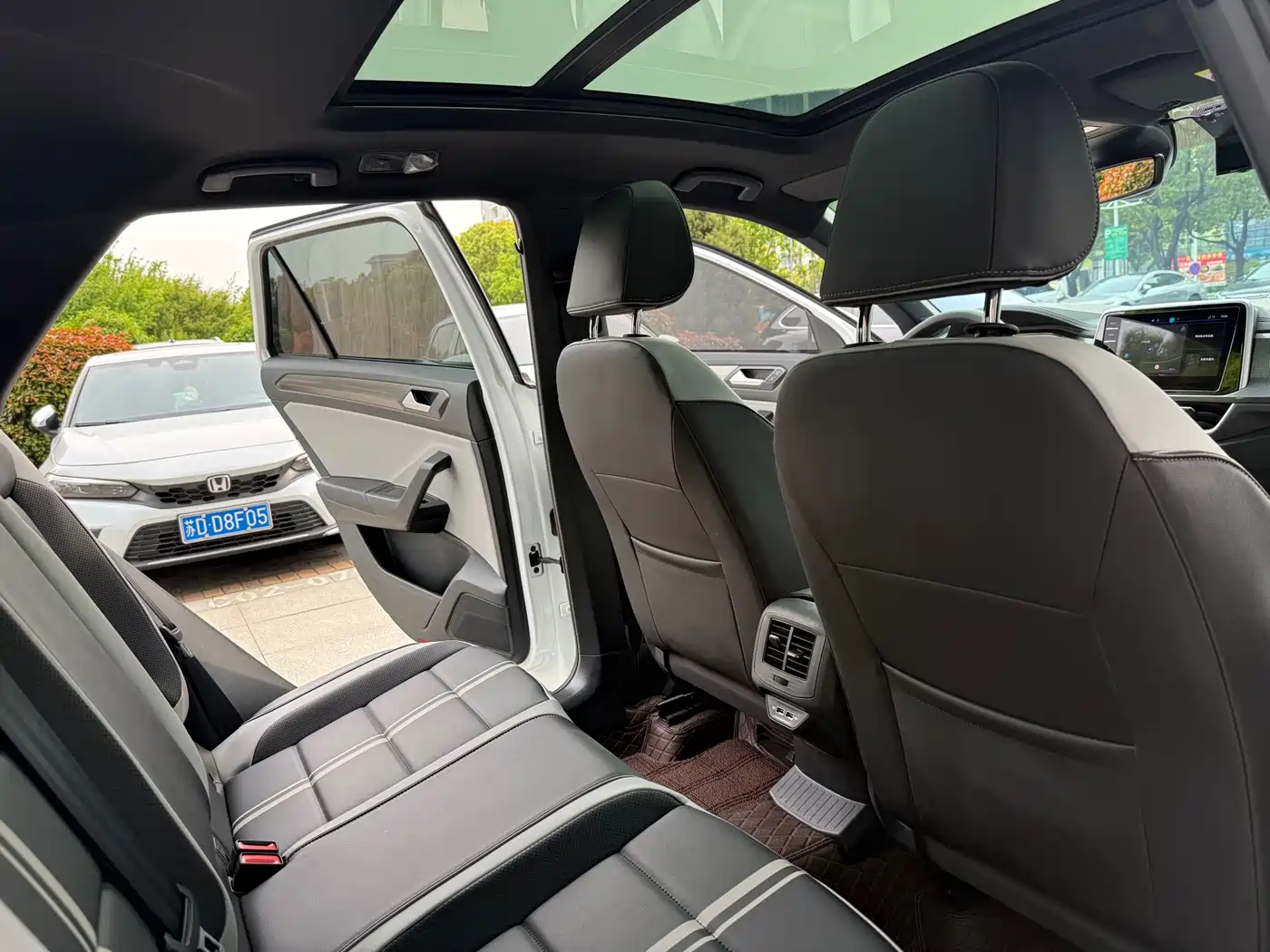 Volkswagen T-ROC 2025 300TSI DSG 2WD Dawn Edition фото 10