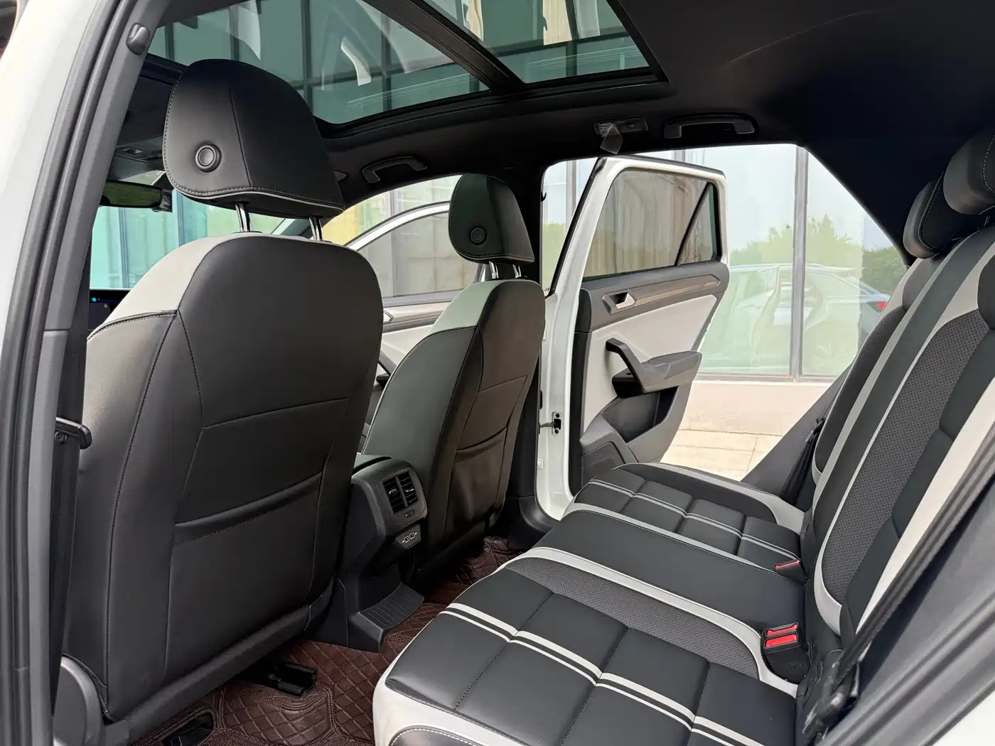 Volkswagen T-ROC 2025 300TSI DSG 2WD Dawn Edition фото 9