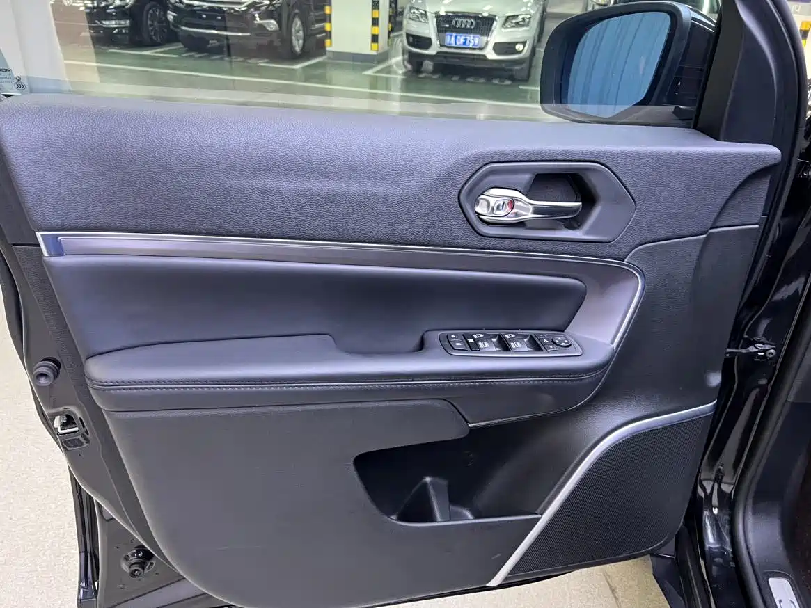 JEEP GRAND COMMANDER