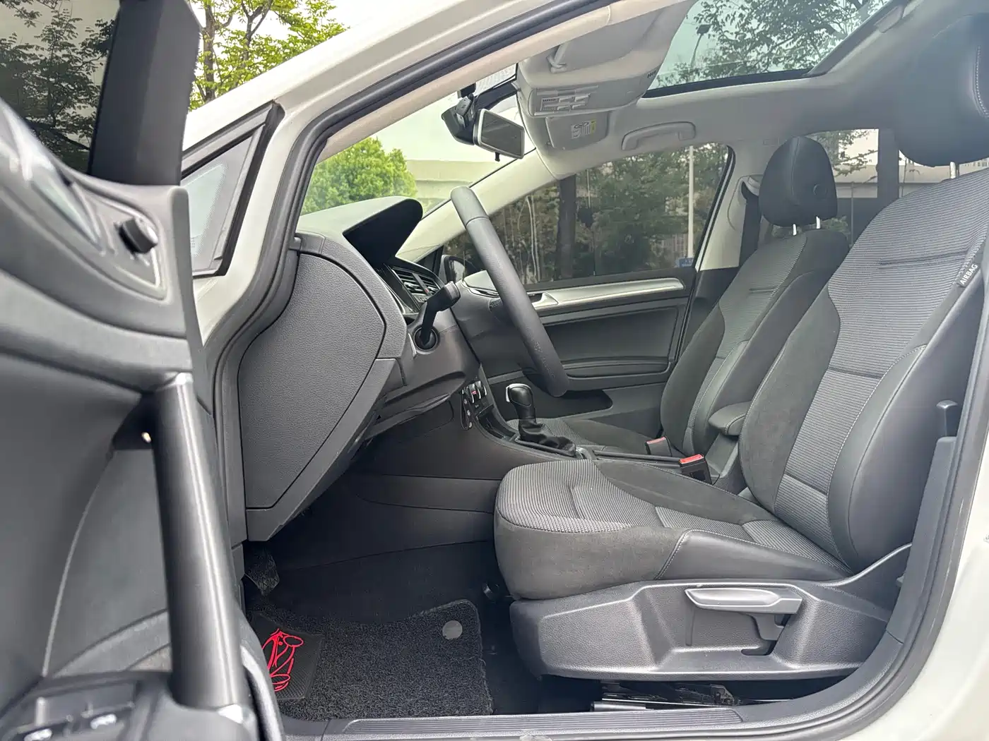 Volkswagen Golf 2020 280TSI DSG Luxury фото 4