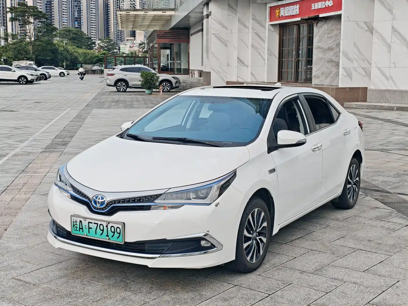 Toyota Corolla Twin Engine E+ 2019 1.8L E-CVT Leading Edition
