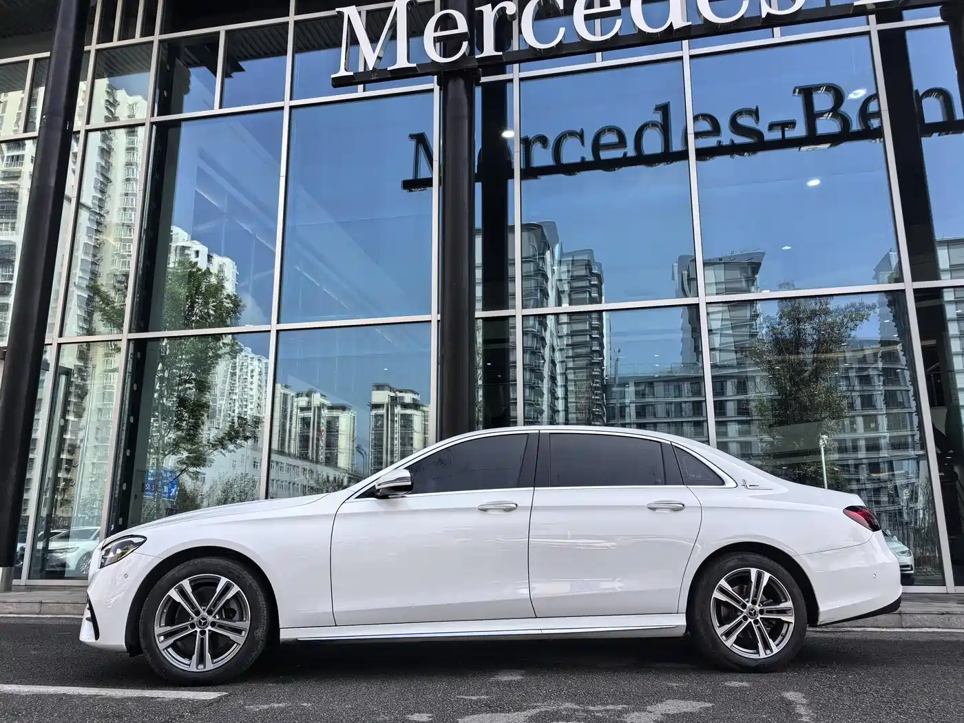 MERCEDES-BENZ E CLASS