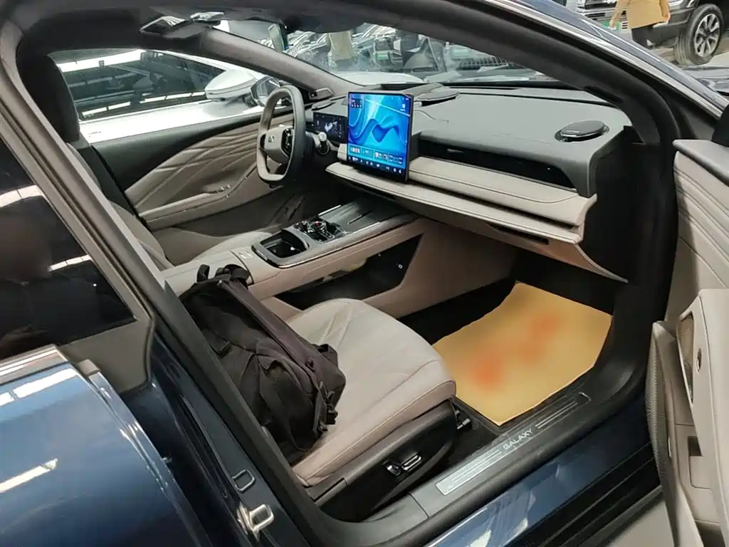 Geely Galaxy Galaxy Xingyao 8 2025 130km EM-P Starship Edition фото 25