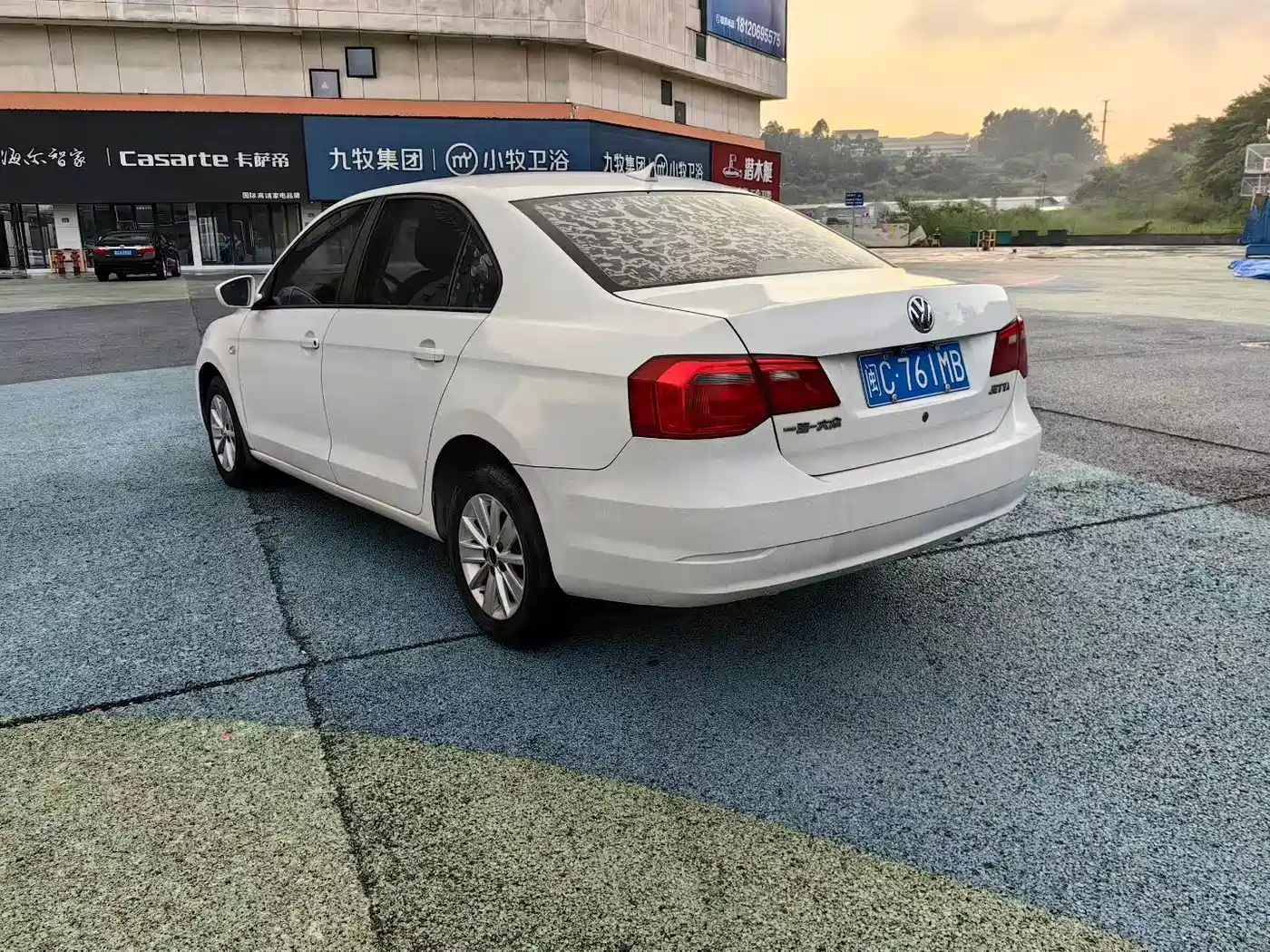 Photo 5 - Volkswagen Jetta