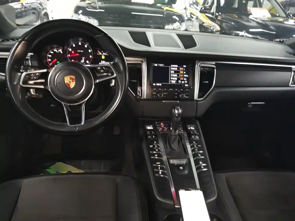 صورة 10 - Porsche Macan