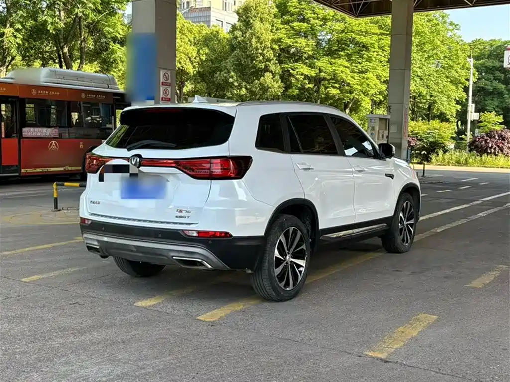 Фото 7 - Changan CS75
