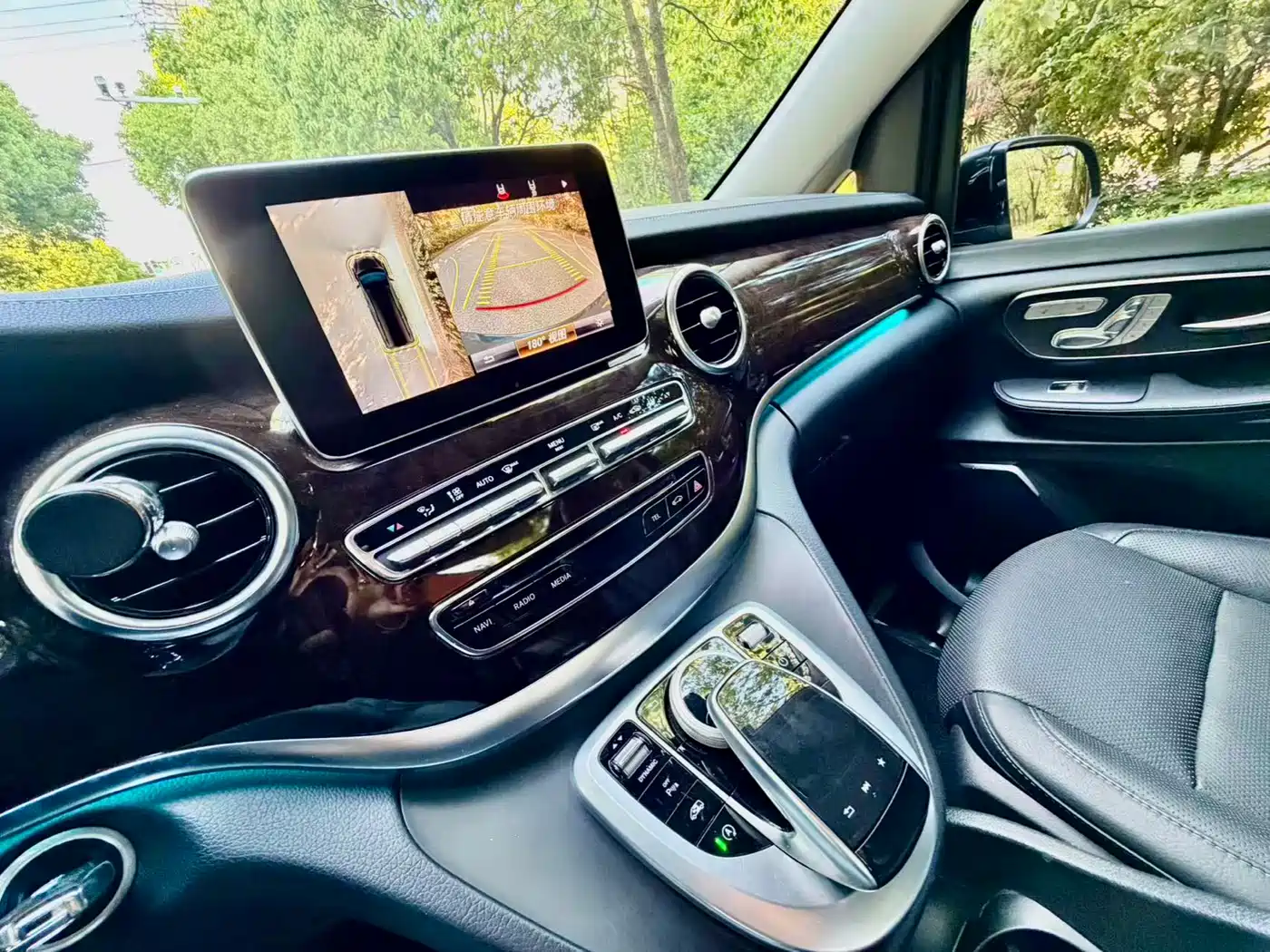 Mercedes-Benz V-Class 2018 V 260 L Premium Long Wheelbase Edition China VI фото 4