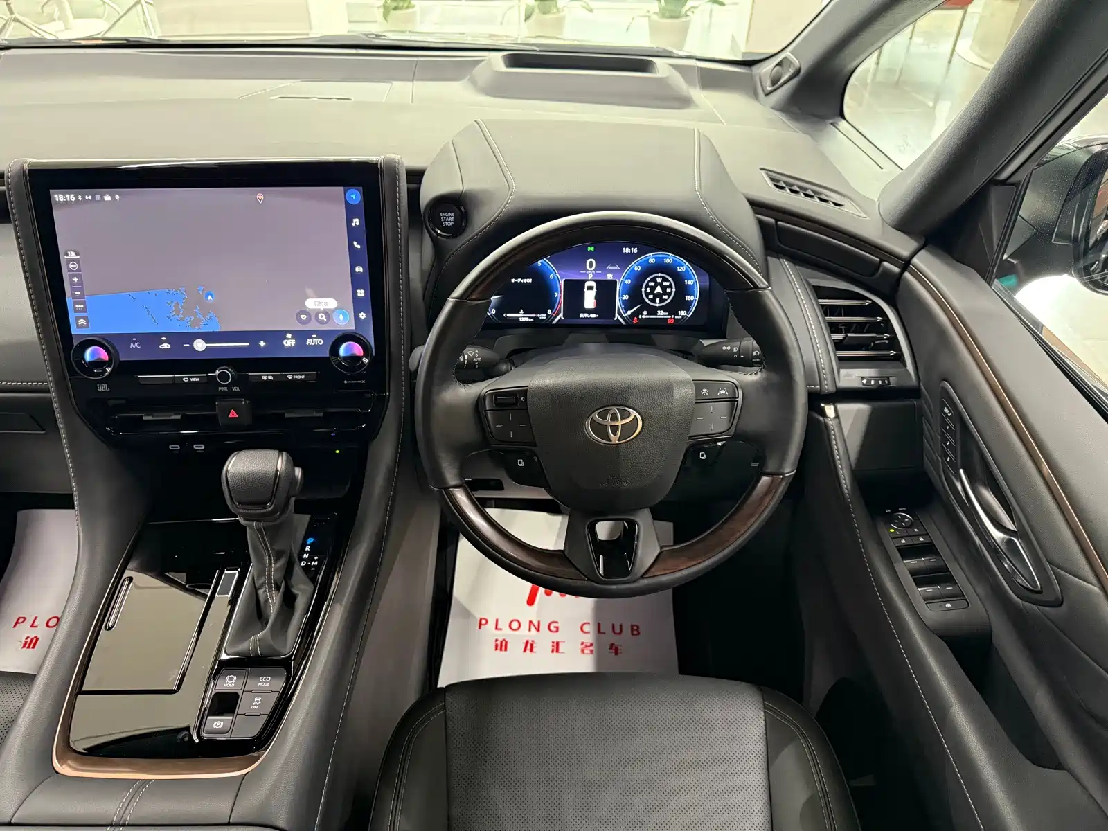 Photo 5 - Toyota Alphard