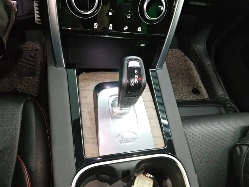 Land Rover Discovery Sport 2020 249PS R-Dynamic Performance фото 14