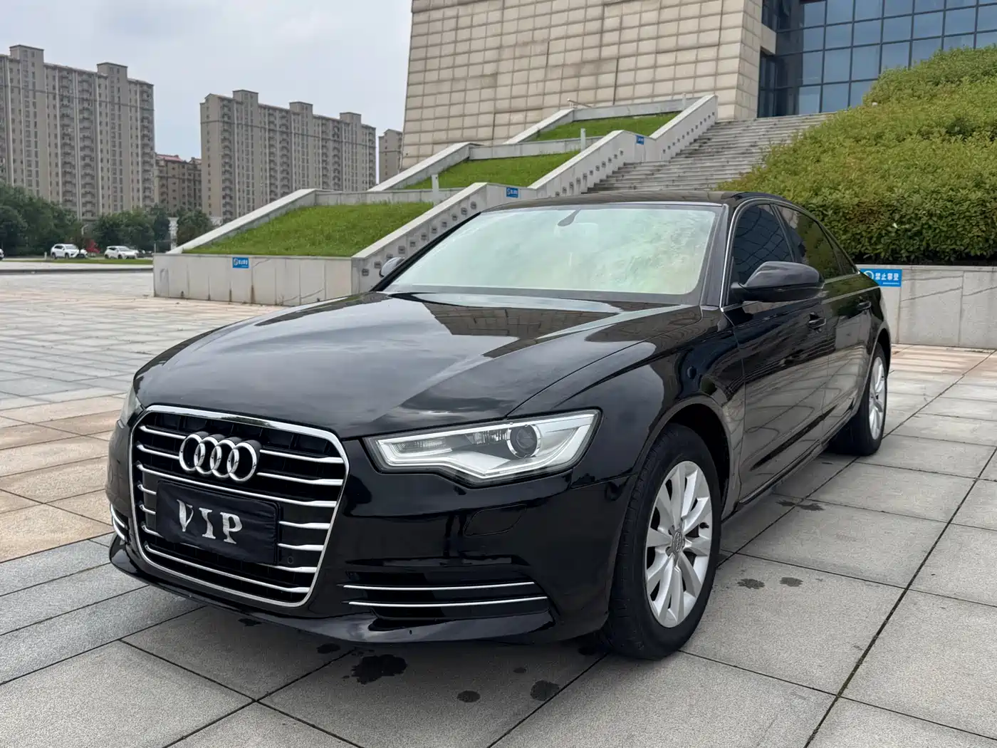 Фото 1 - Audi A6L