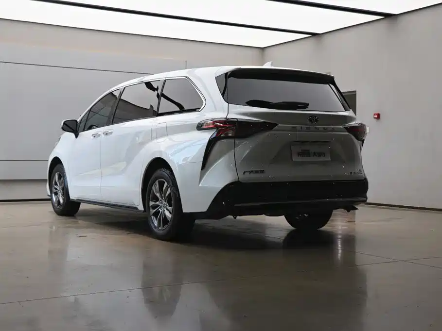 Toyota Toyota Sienna 2026 2.5L Hybrid AWD Luxury Edition 32