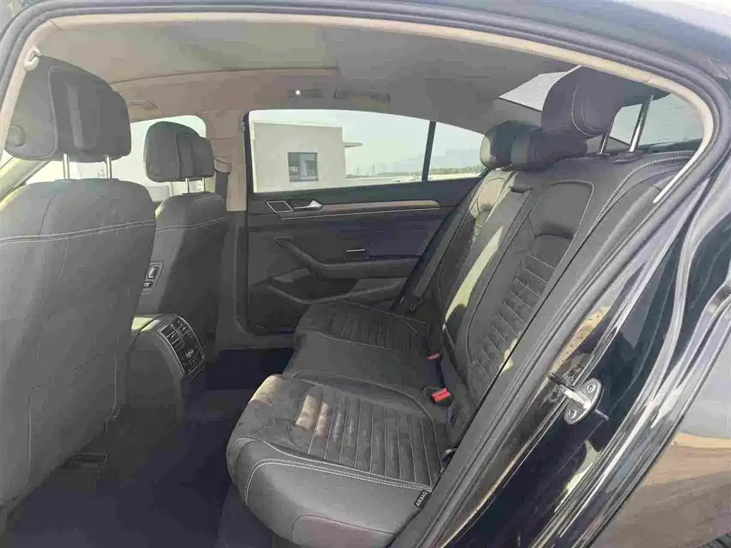 Volkswagen Magotan 2020 330TSI DSG Luxury фото 6