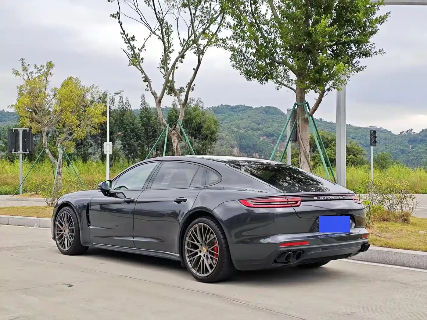 Porsche Panamera 2017 Panamera 4 Executive Long Wheelbase 3.0T фото 4