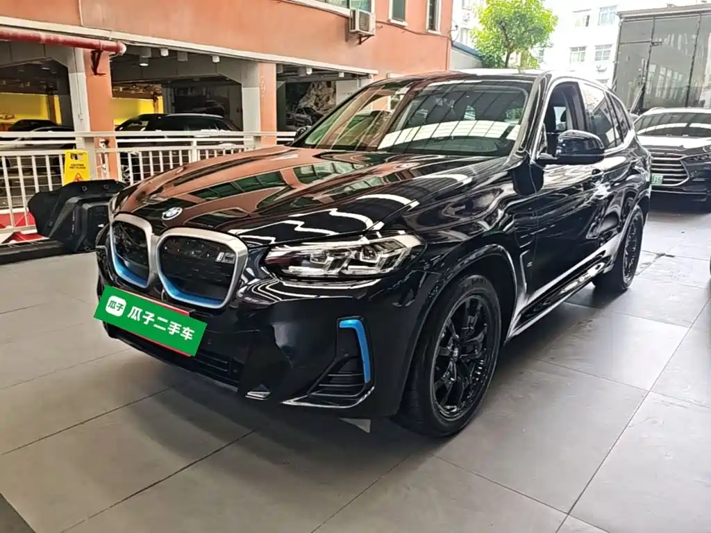 BMW iX3 2022 Leading Edition