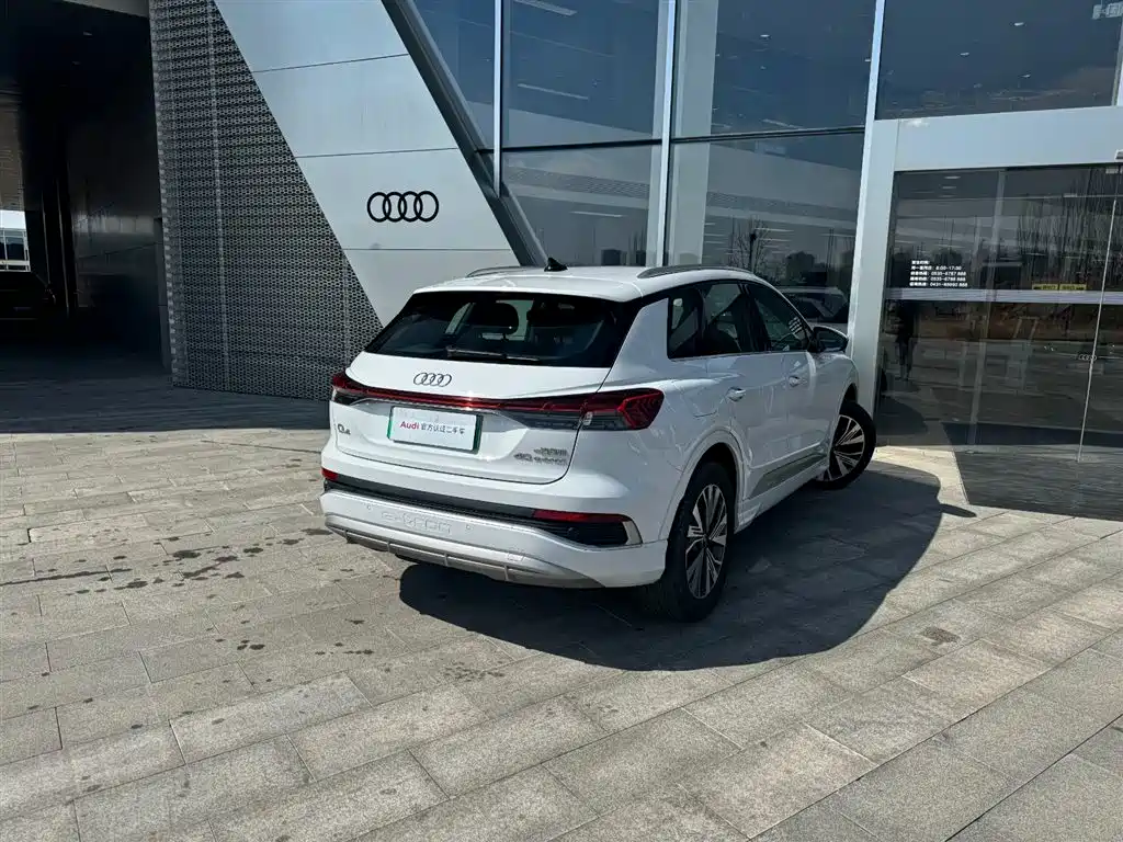 AUDI Q4 E TRON