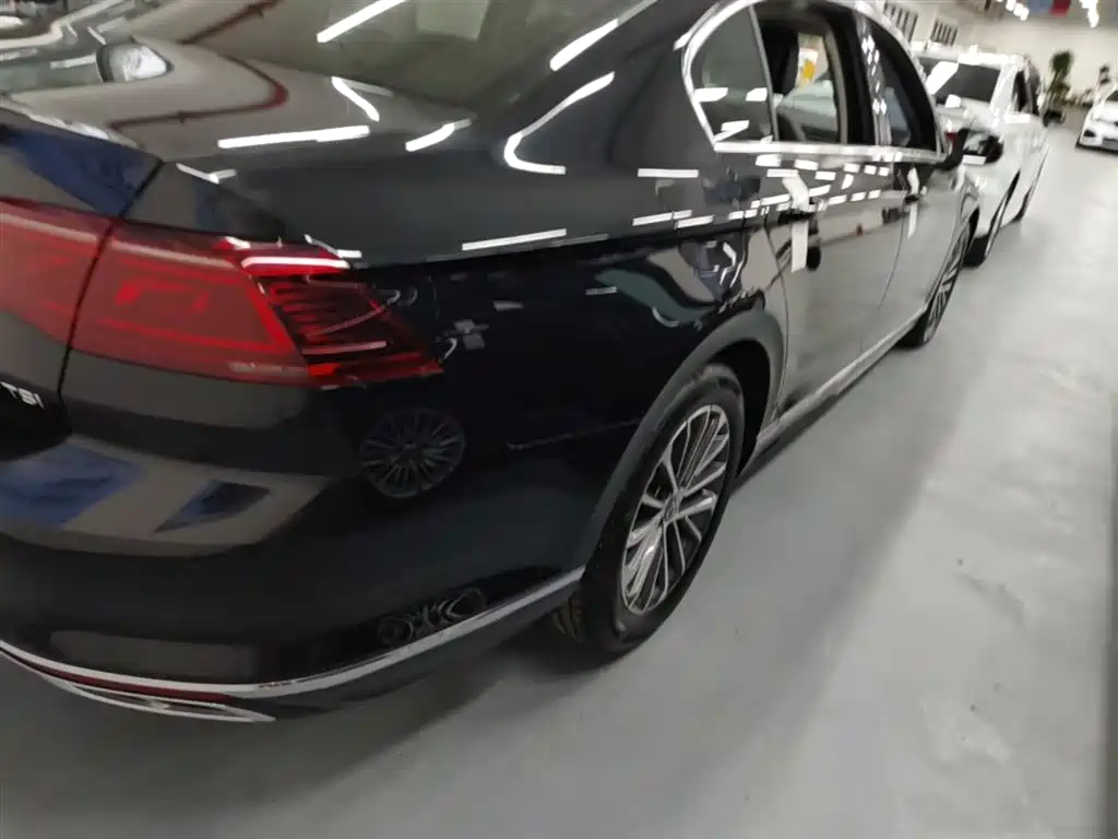 Volkswagen Magotan 2023 2 Million Units Anniversary Edition 330TSI DSG Leading Type фото 8