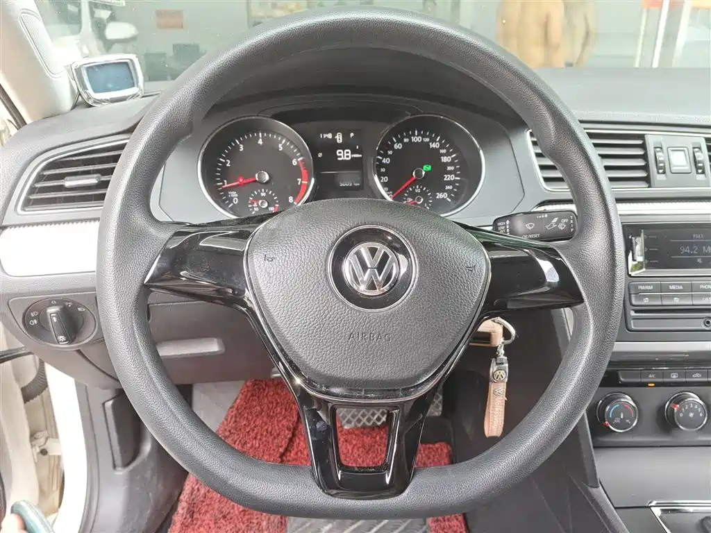 Volkswagen Lamando 2015 230TSI DSG Style фото 11