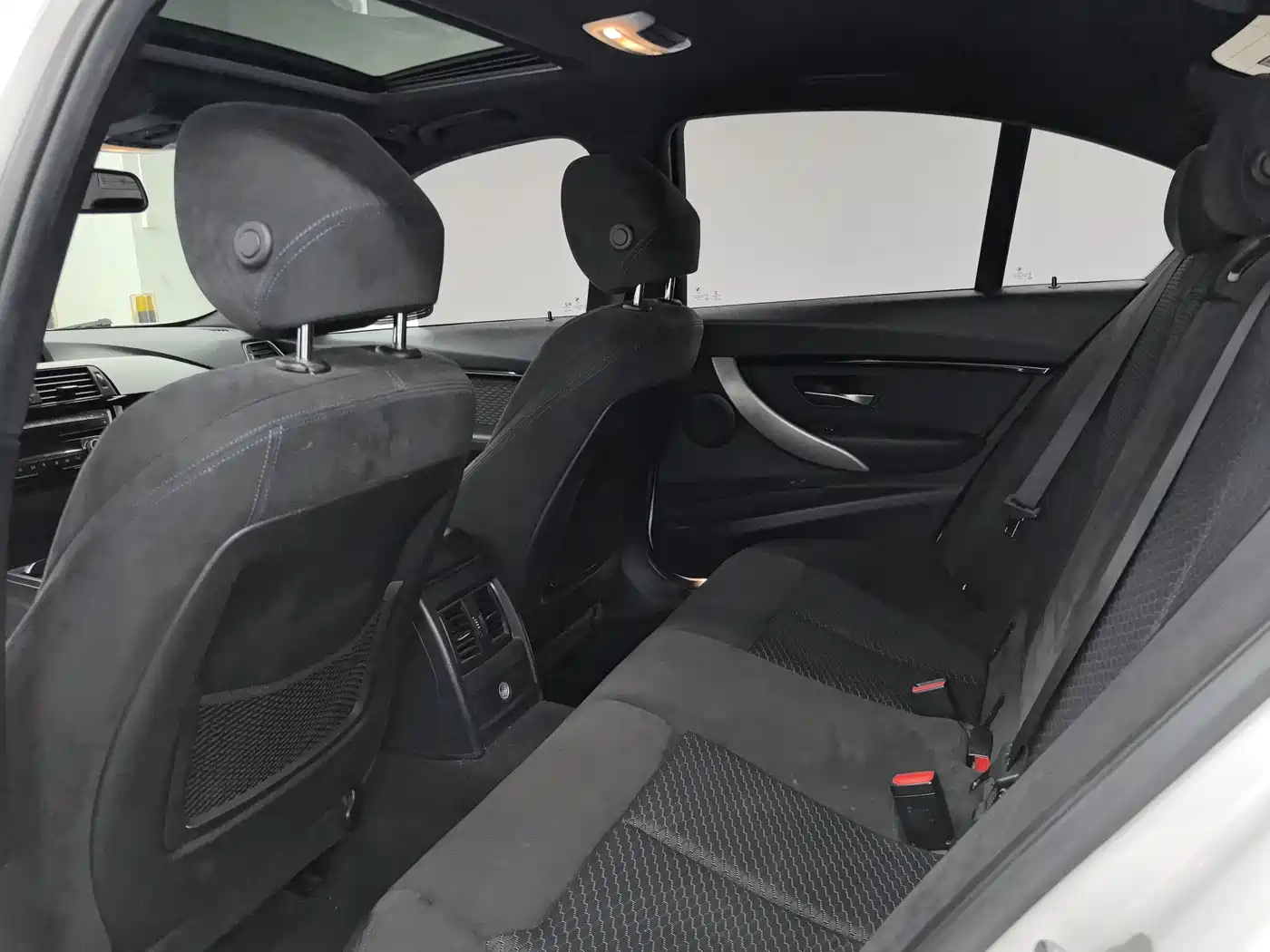 BMW 3 Series 2017 320i M Sport фото 6