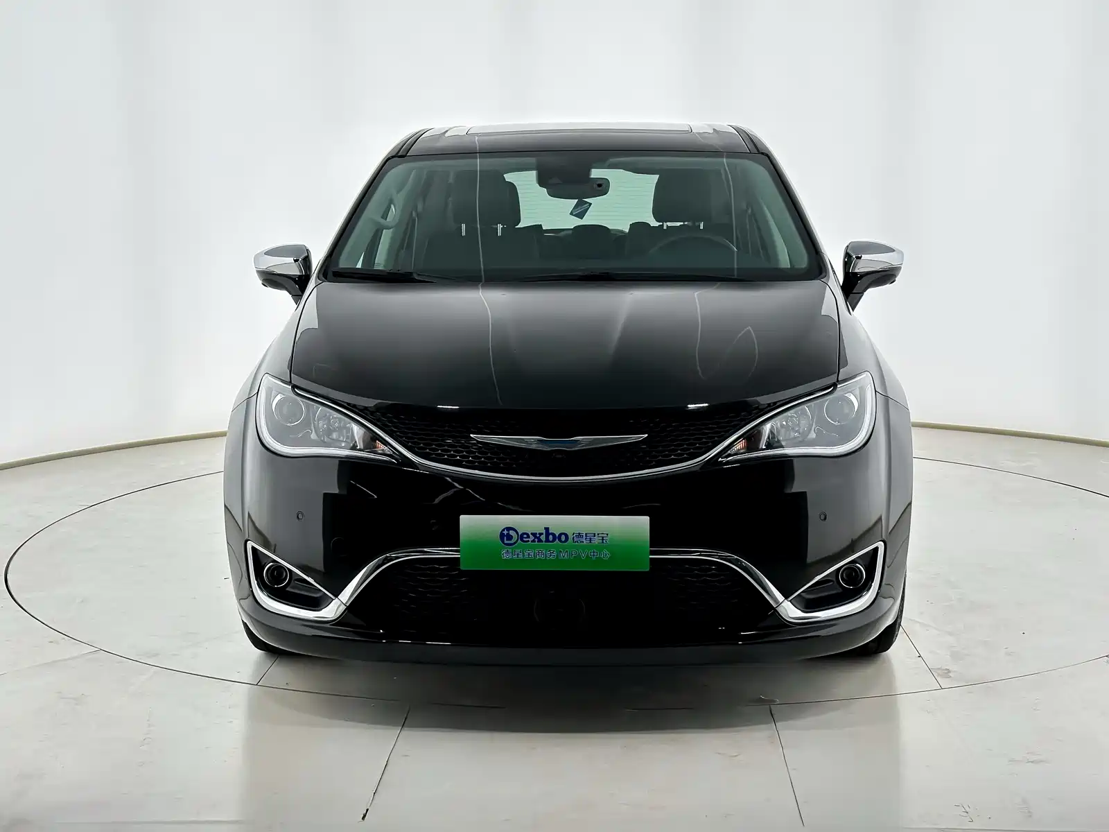 Фото 2 - Chrysler Pacifica PHEV