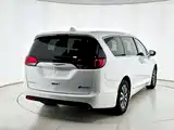 Фото 3 - Chrysler Pacifica PHEV