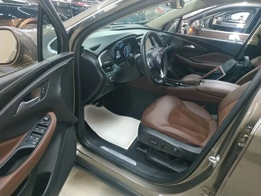Фото 12 - Buick Envision Plus