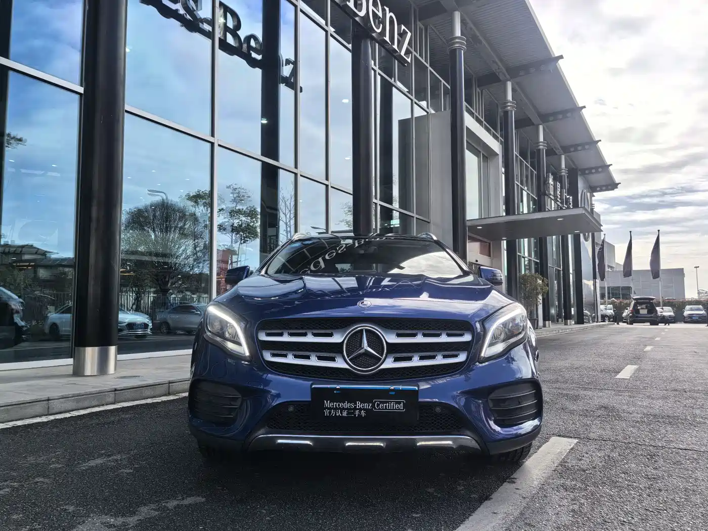 MERCEDES-BENZ GLA