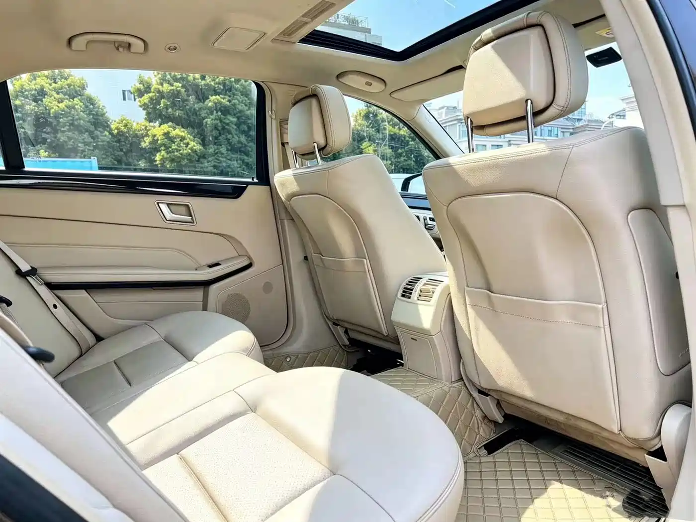 Mercedes-Benz E-Class 2014 E 260 L Sport фото 15