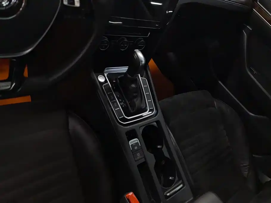 Volkswagen Magotan 2017 330TSI DSG Luxury фото 16