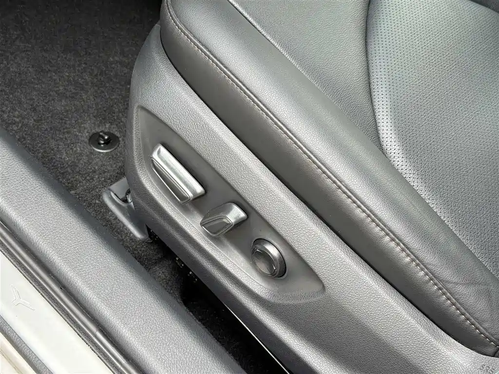 Toyota Camry 2023 2.5G Luxury Edition фото 19